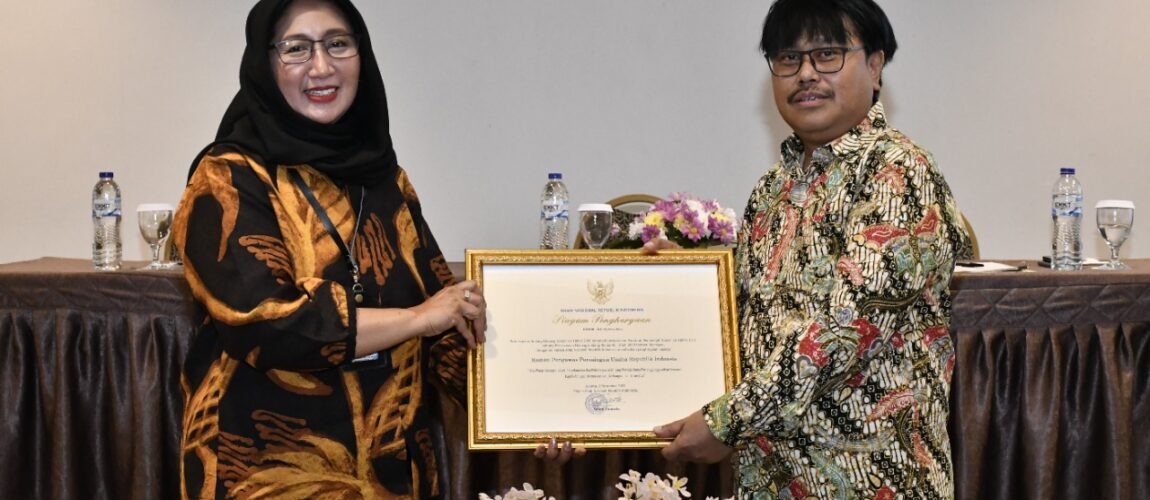 KPPU Serahkan Arsip Statis ke ANRI